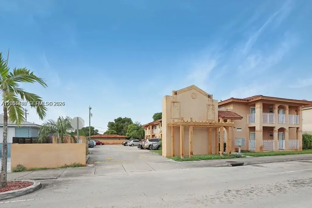 242 E 3rd St # 205, Hialeah FL 33010