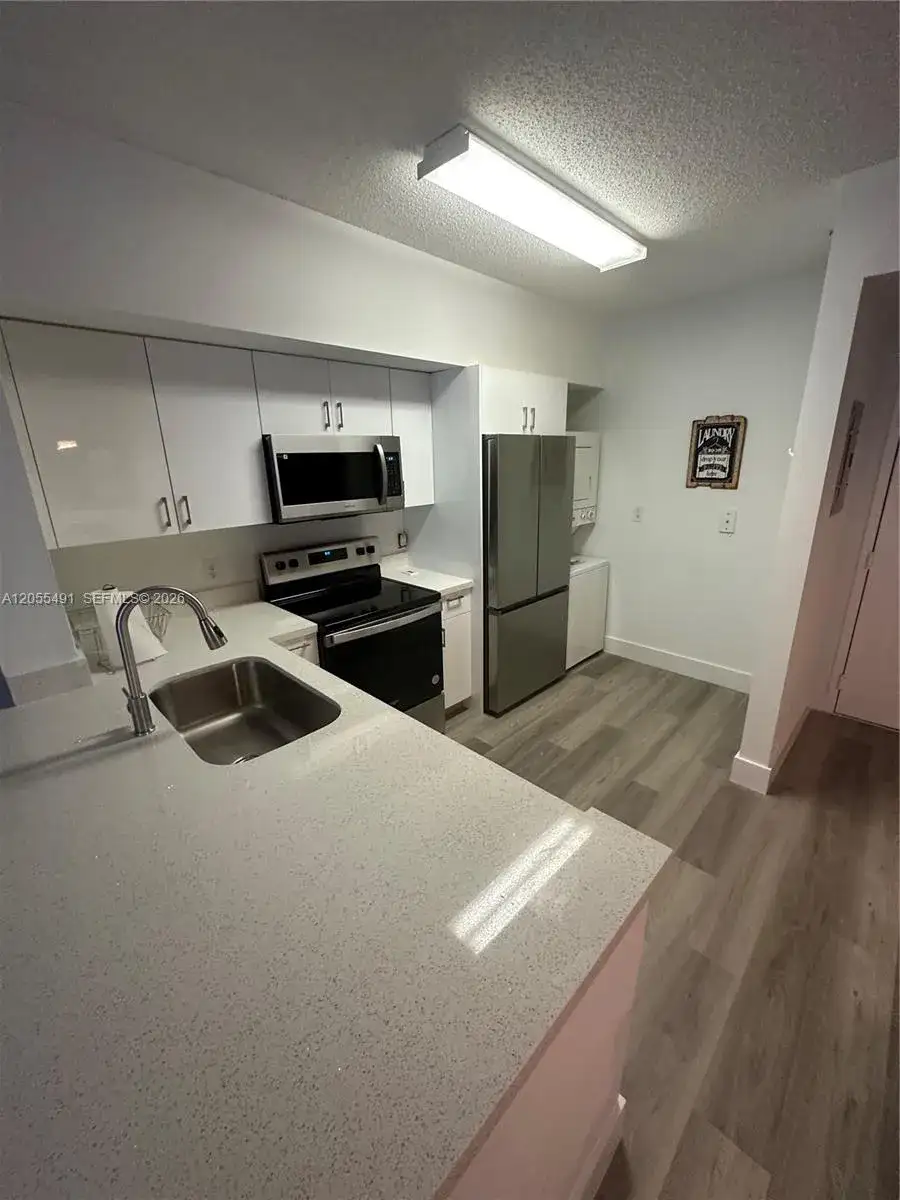 5085 NW 7th St # 410, Miami FL 33126 photo 2