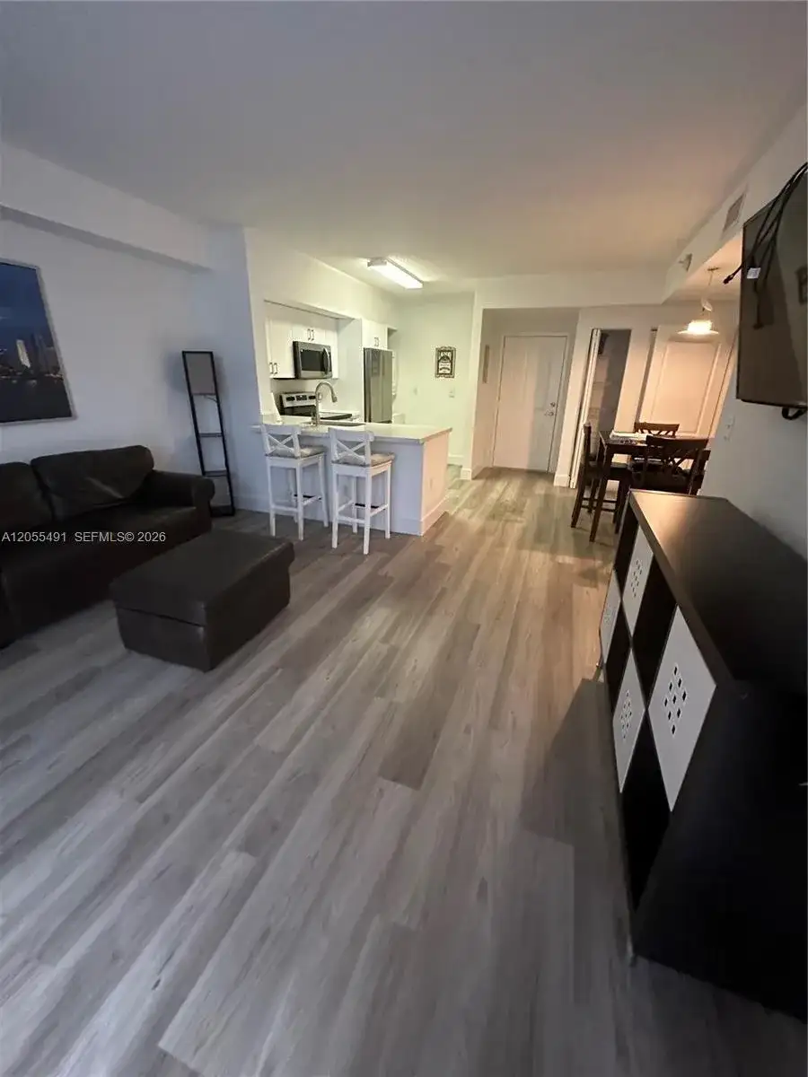 5085 NW 7th St # 410, Miami FL 33126 photo 3