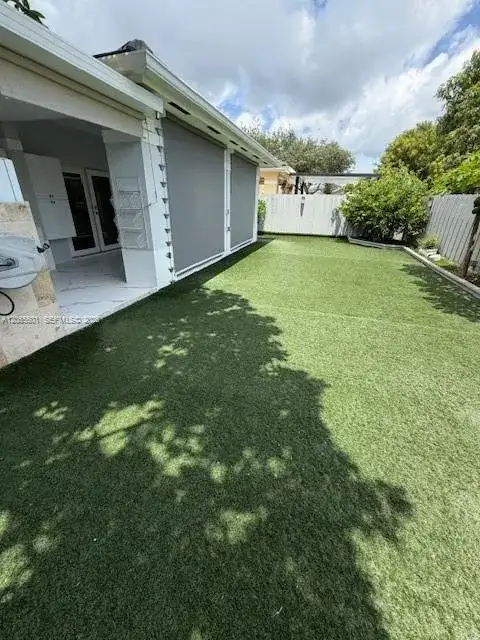 3078 SE 5th Dr, Homestead FL 33033 photo 2