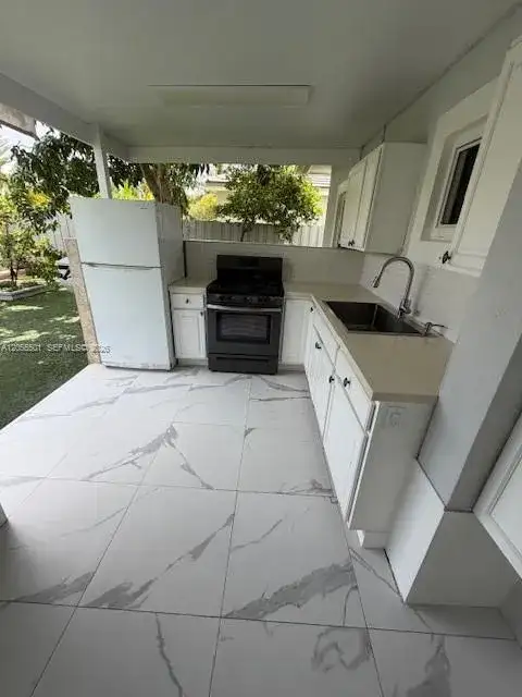 3078 SE 5th Dr, Homestead FL 33033 photo 3