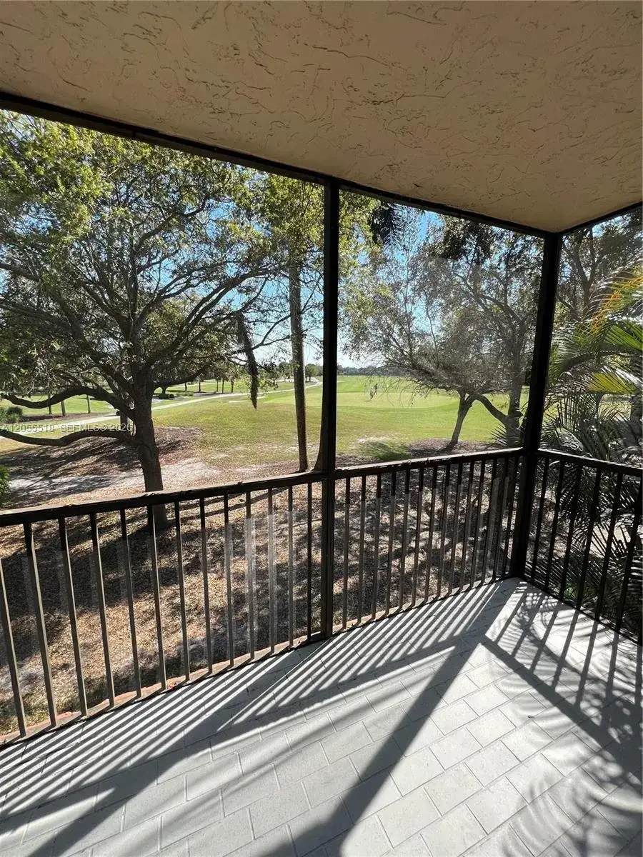 200 Jacaranda Country Club Dr # 4B, Plantation FL 33324