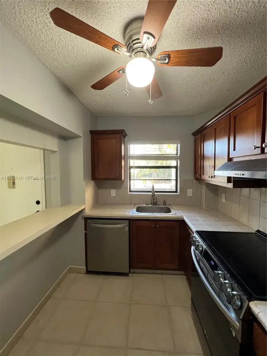 200 Jacaranda Country Club Dr # 4B, Plantation FL 33324 photo 3