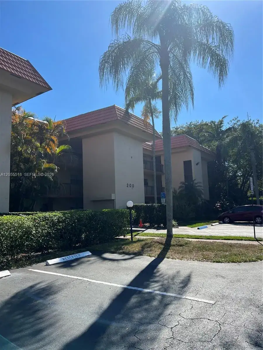 200 Jacaranda Country Club Dr # 4B, Plantation FL 33324 photo 4