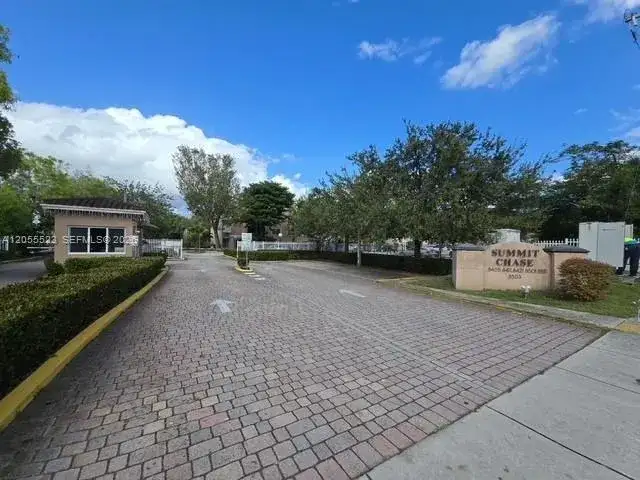 8405 NW 8th St # 201, Miami FL 33126 photo 2