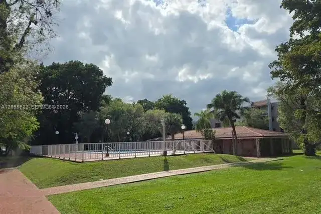 8405 NW 8th St # 201, Miami FL 33126 photo 3