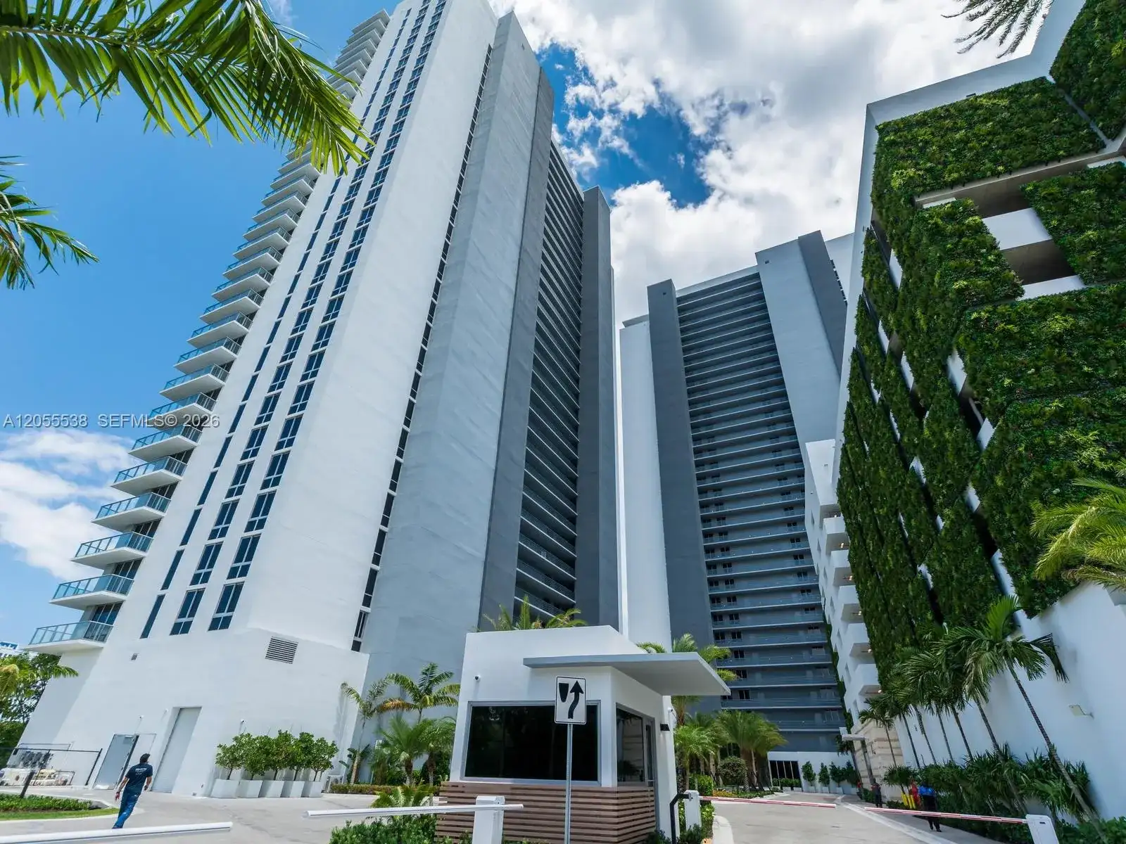 16385 Biscayne Blvd # 1103, North Miami Beach FL 33160 photo 2