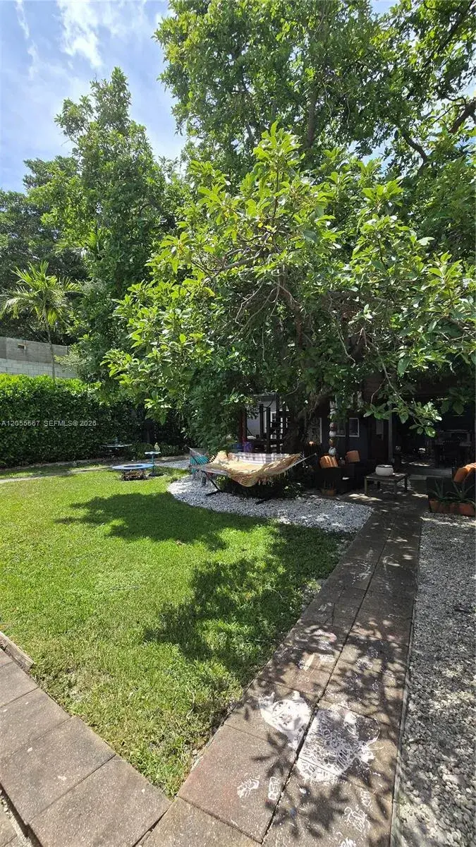 2000 SW 25th St # 1, Miami FL 33133