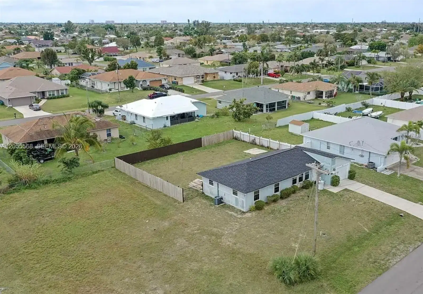 320 SE 26 TERRACE, Cape Coral FL 33034 photo 2