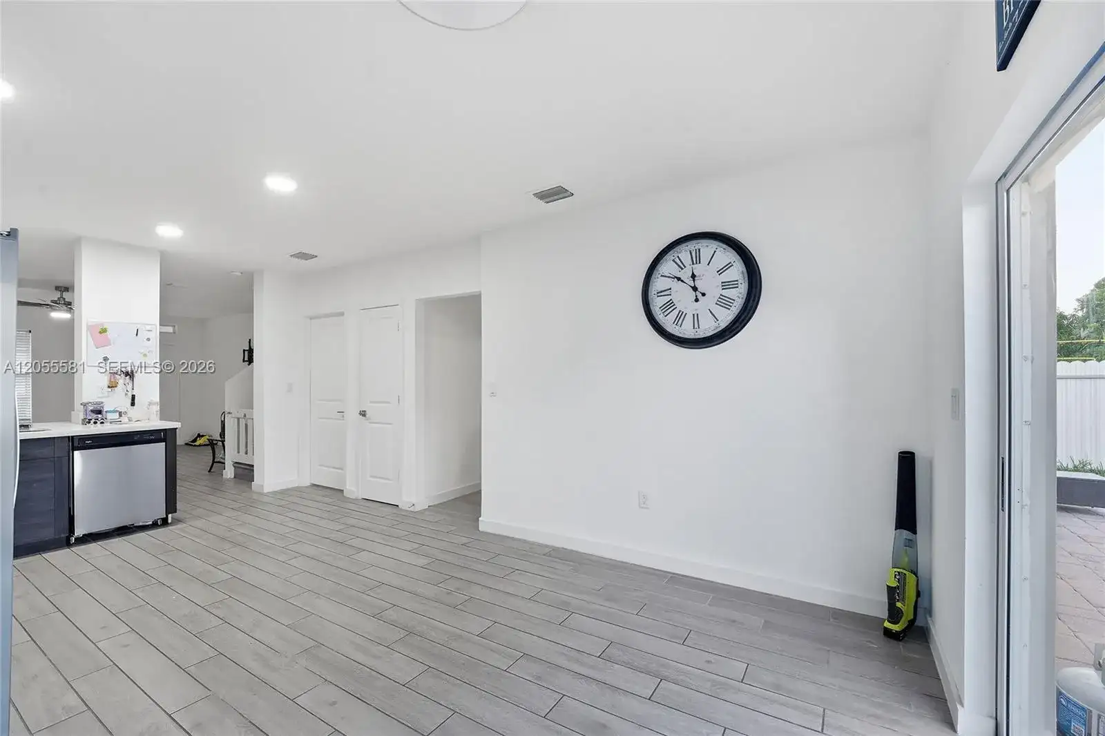 427 NE 6th Ct, Florida City FL 33034 photo 2