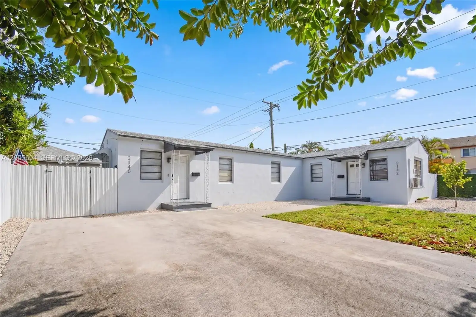 2140 Monroe Ter, Hollywood FL 33020 photo 2