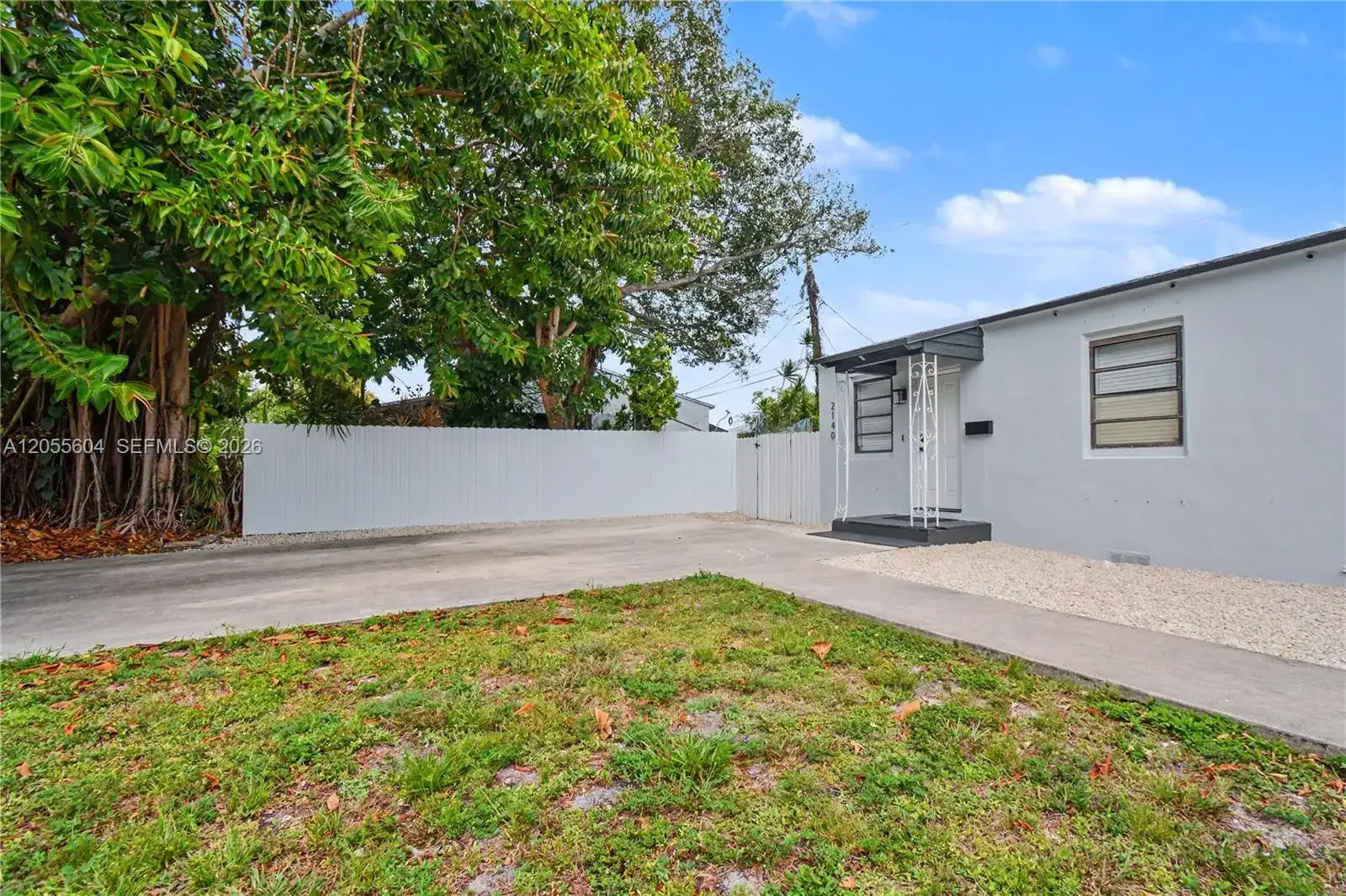 2140 Monroe Ter, Hollywood FL 33020 photo 3