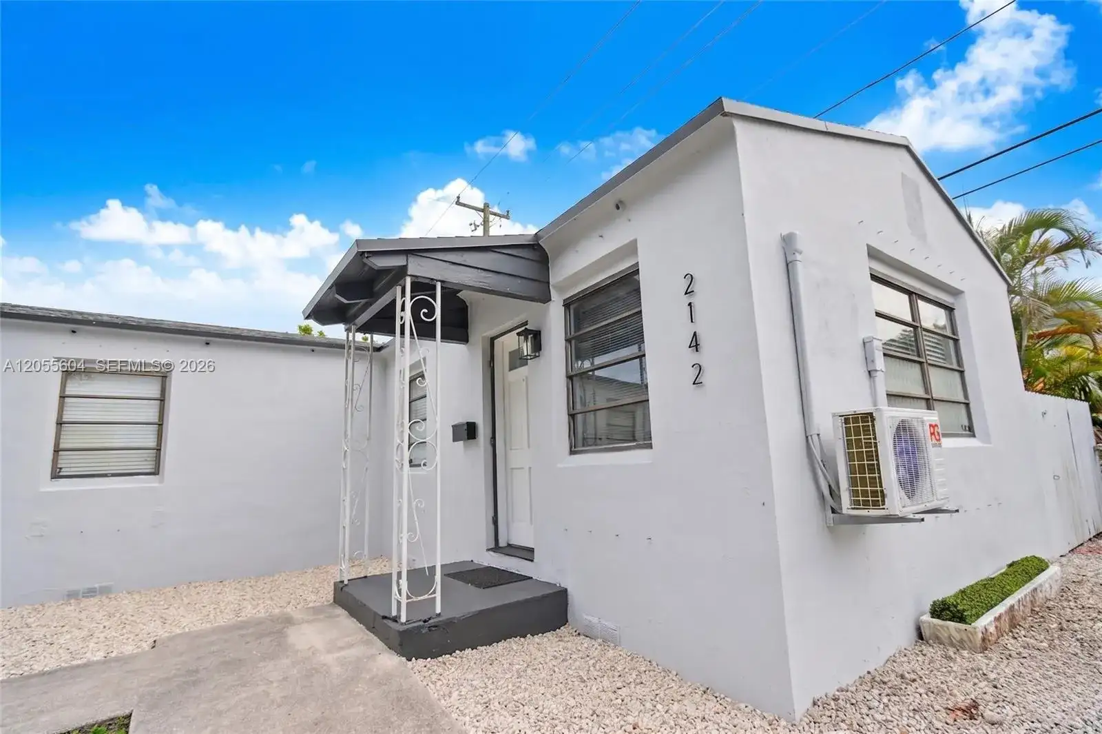 2140 Monroe Ter, Hollywood FL 33020 photo 4