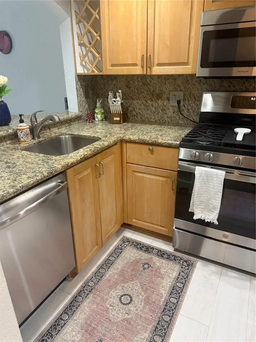 6709 N Kendall Dr # 220, Pinecrest FL 33156