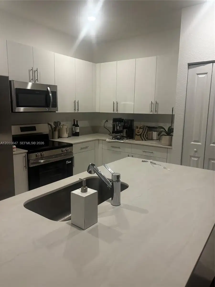 1097 SE 2nd Ter, Florida City FL 33034 photo 3