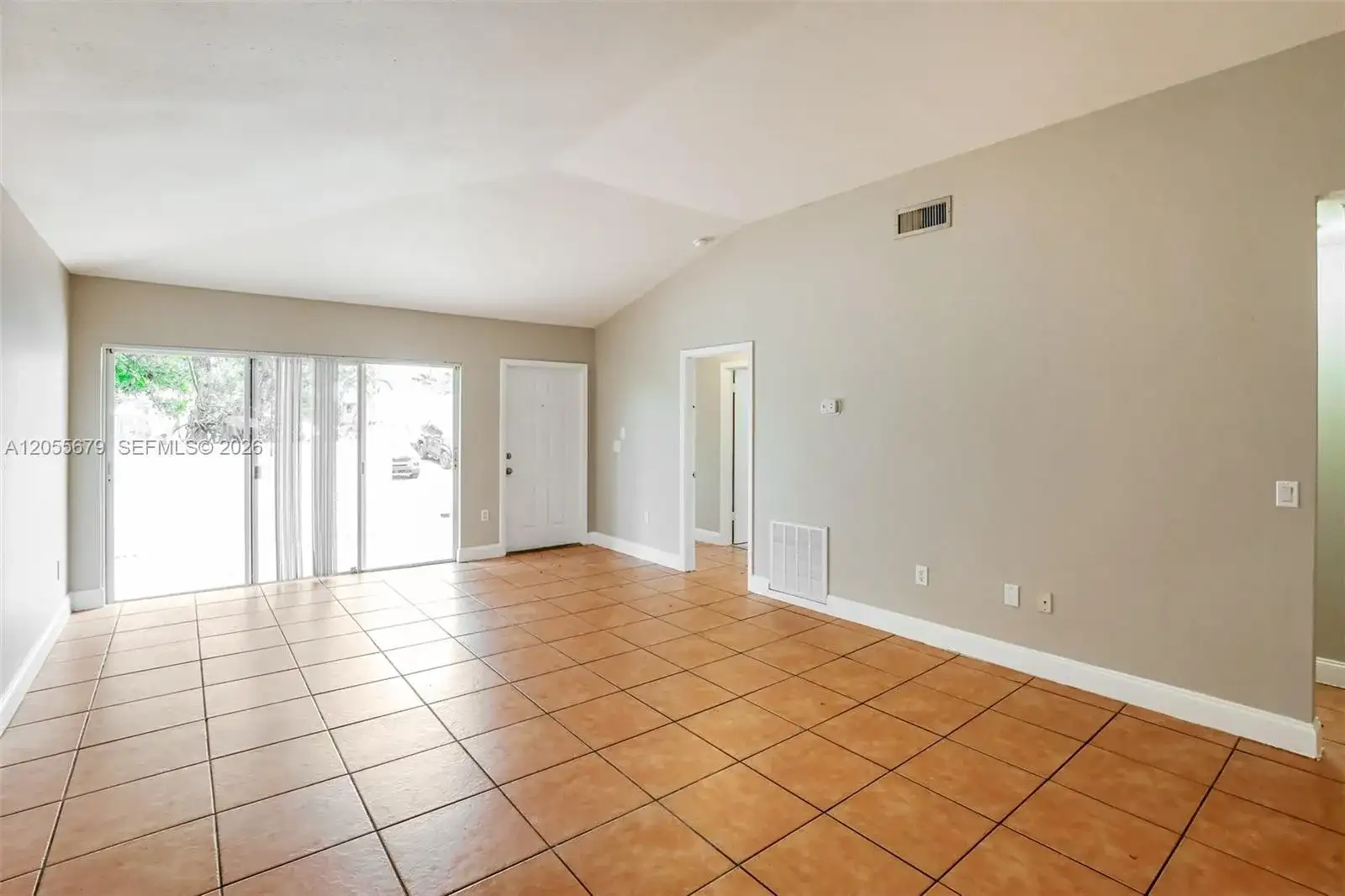 10352 SW 208th Ln, Cutler Bay FL 33189 photo 5
