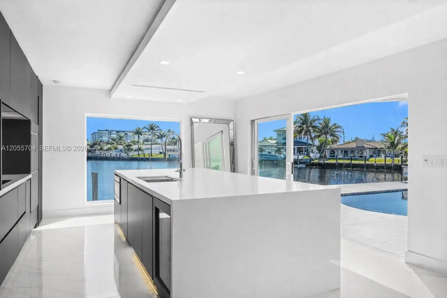 670 SE 7th Ave, Pompano Beach FL 33060 photo 2