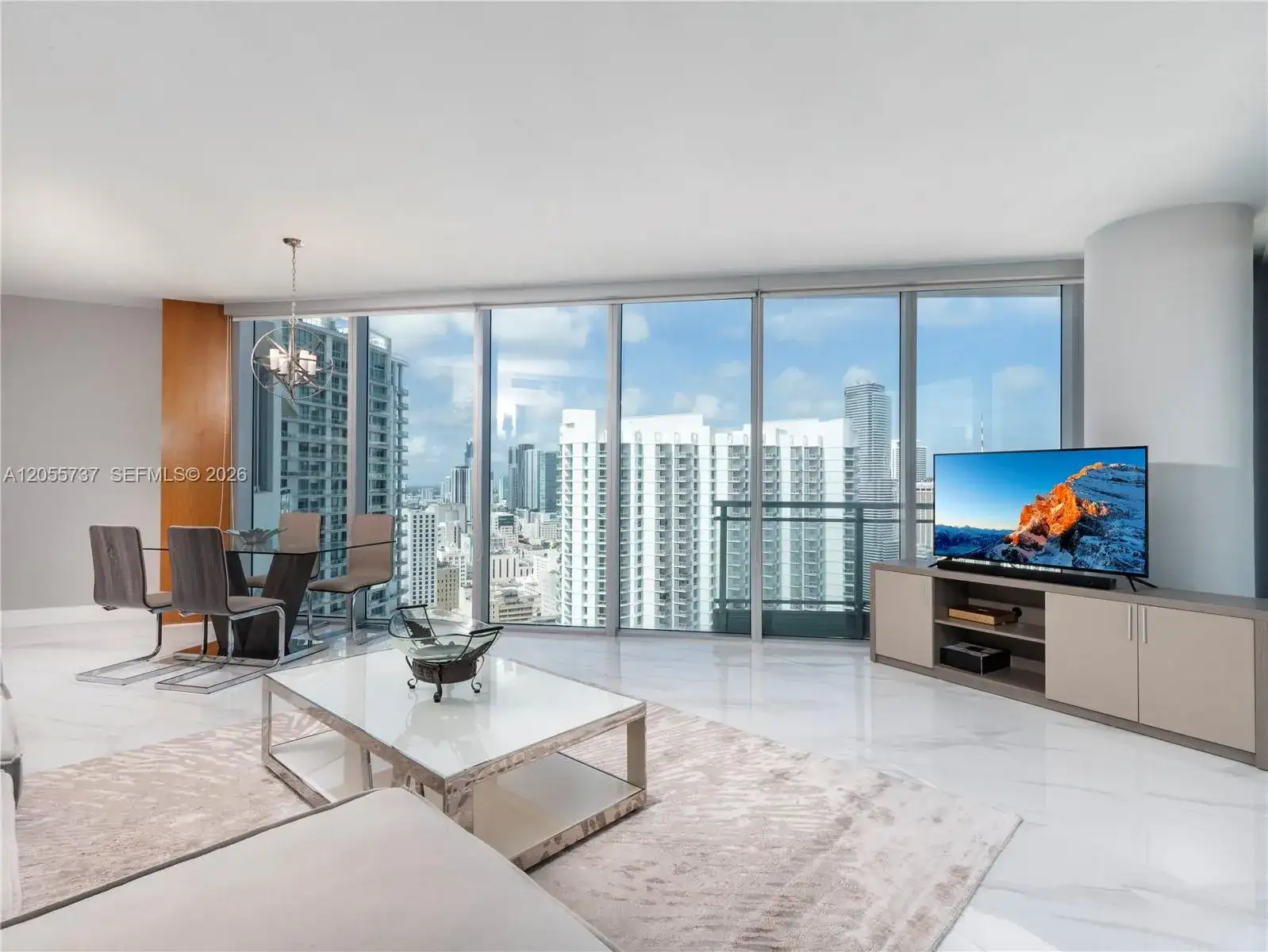 92 SW 3rd St # 3901, Miami FL 33130 photo 5