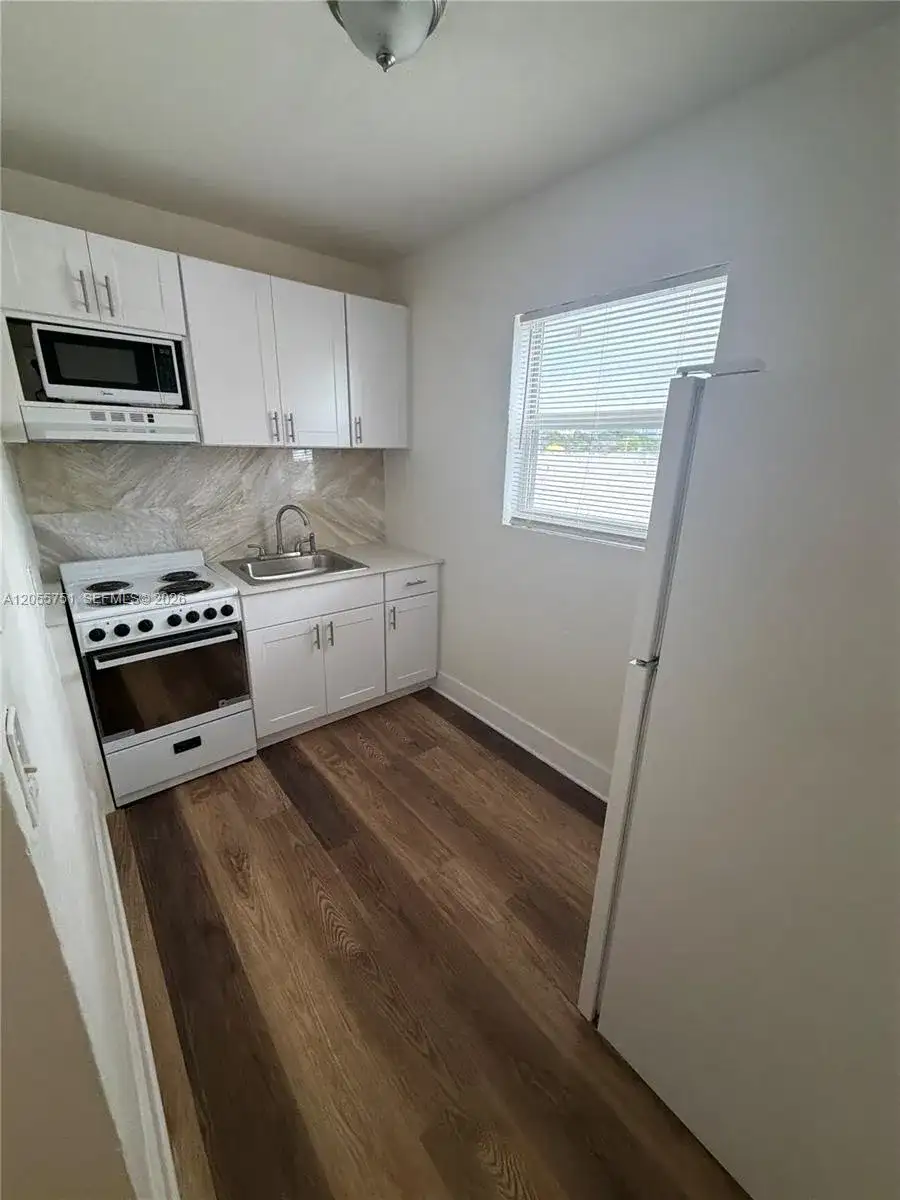3669 Thomas Ave # 16, Miami FL 33133 photo 2