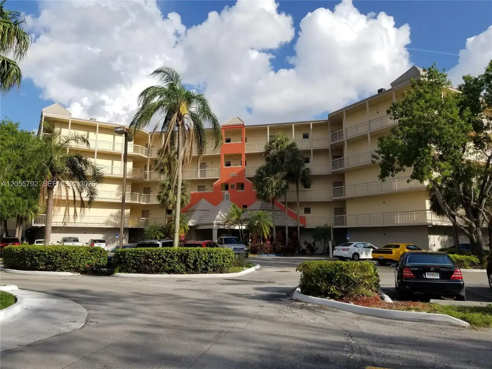 8290 Lake Dr # 440, Doral FL 33166 photo 2