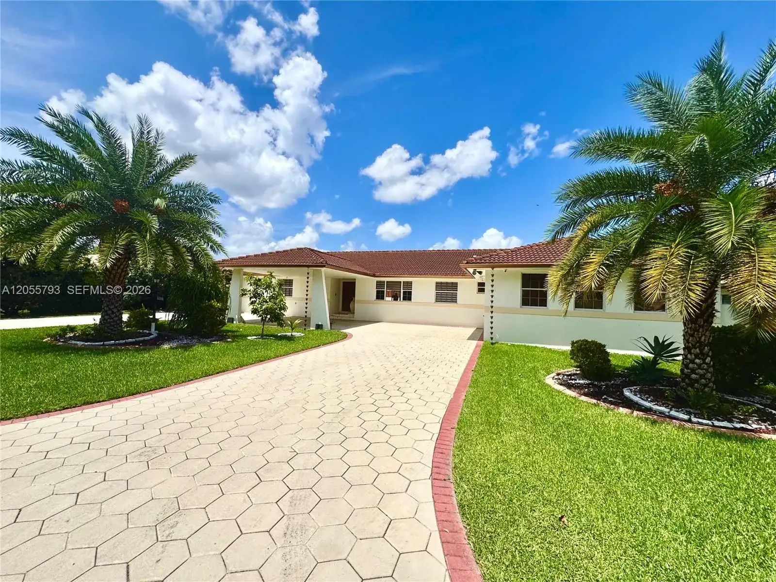 18701 Wentworth Dr, Hialeah FL 33015 photo 2