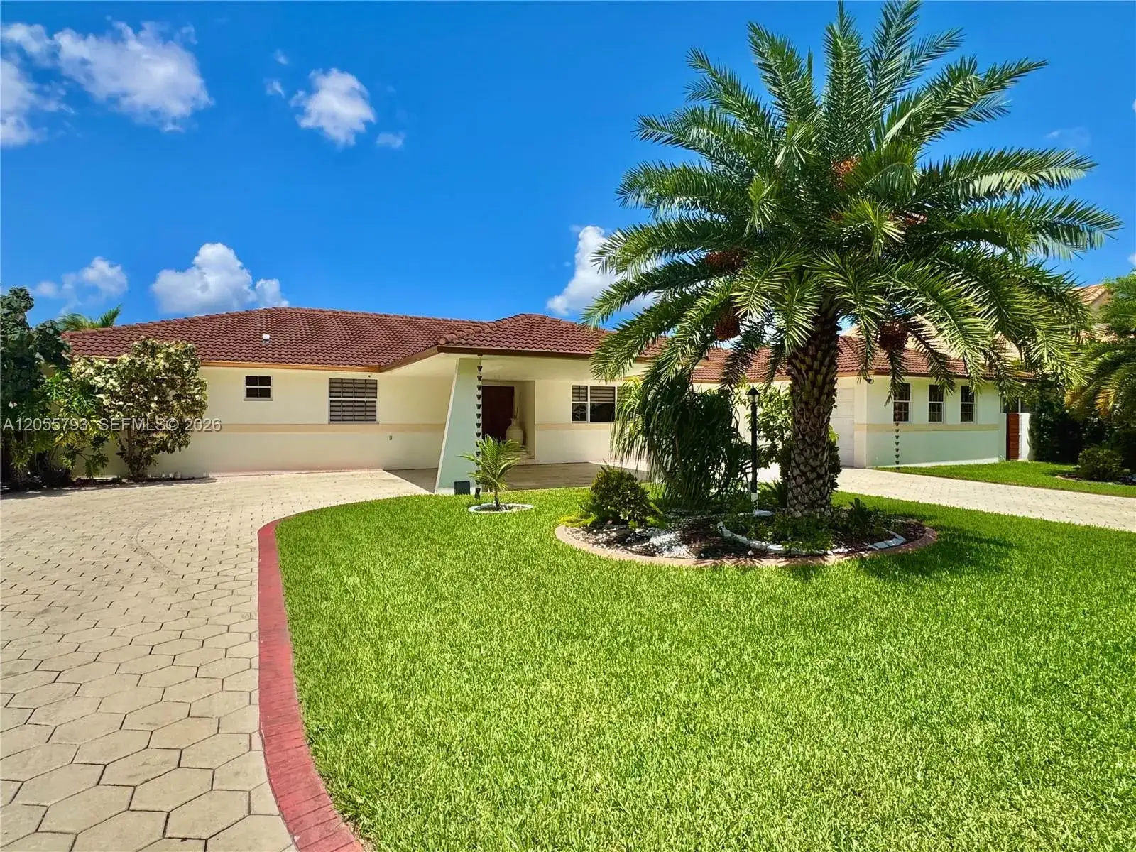 18701 Wentworth Dr, Hialeah FL 33015 photo 3