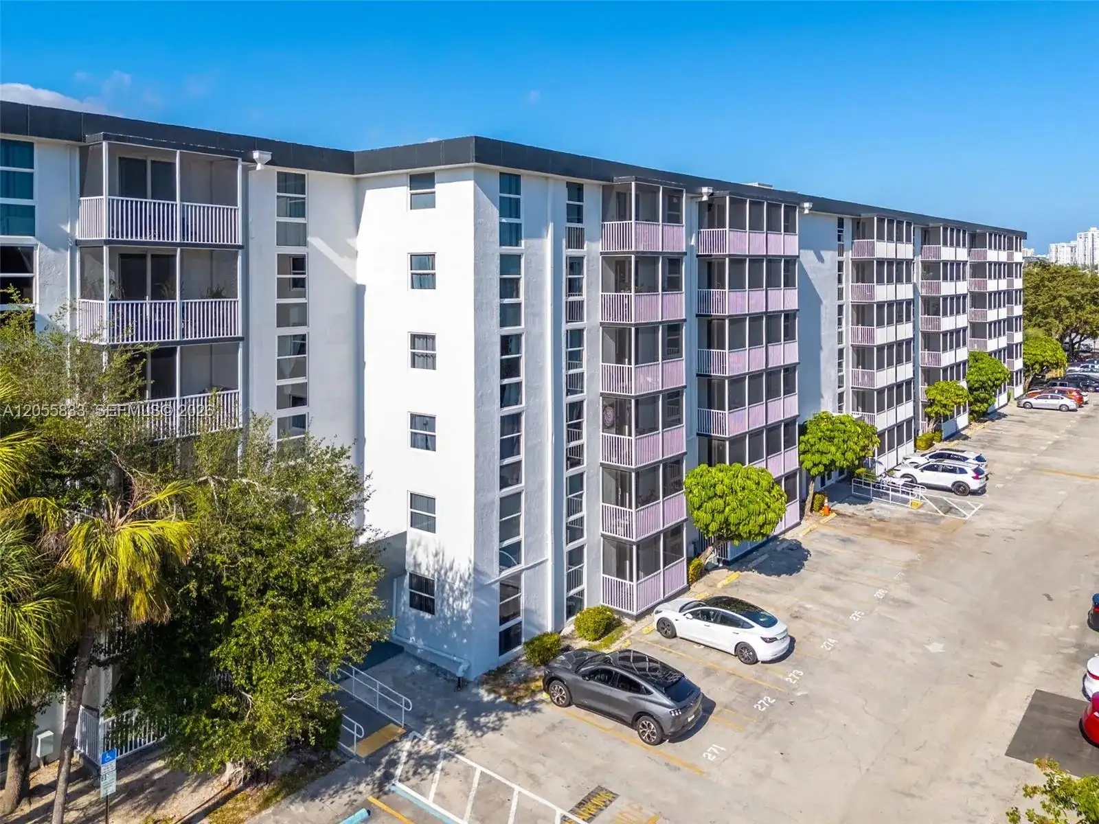 16851 NE 23rd Ave # A516, North Miami Beach FL 33160 photo 5
