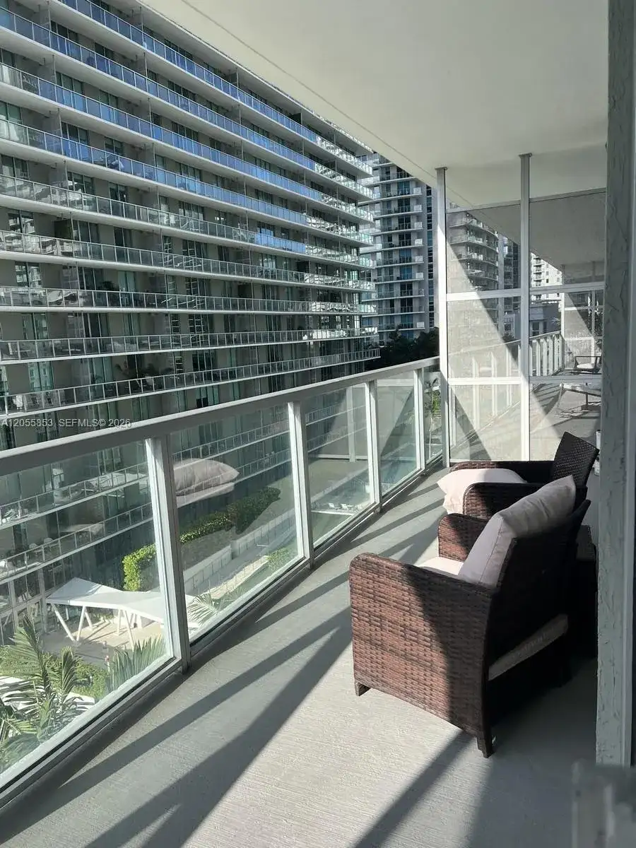 79 SW 12th St, Miami FL 33130 photo 2