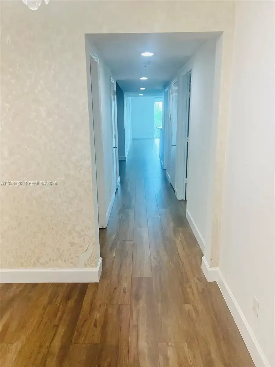 14951 Royal Oaks Ln # 409, North Miami FL 33181 photo 5