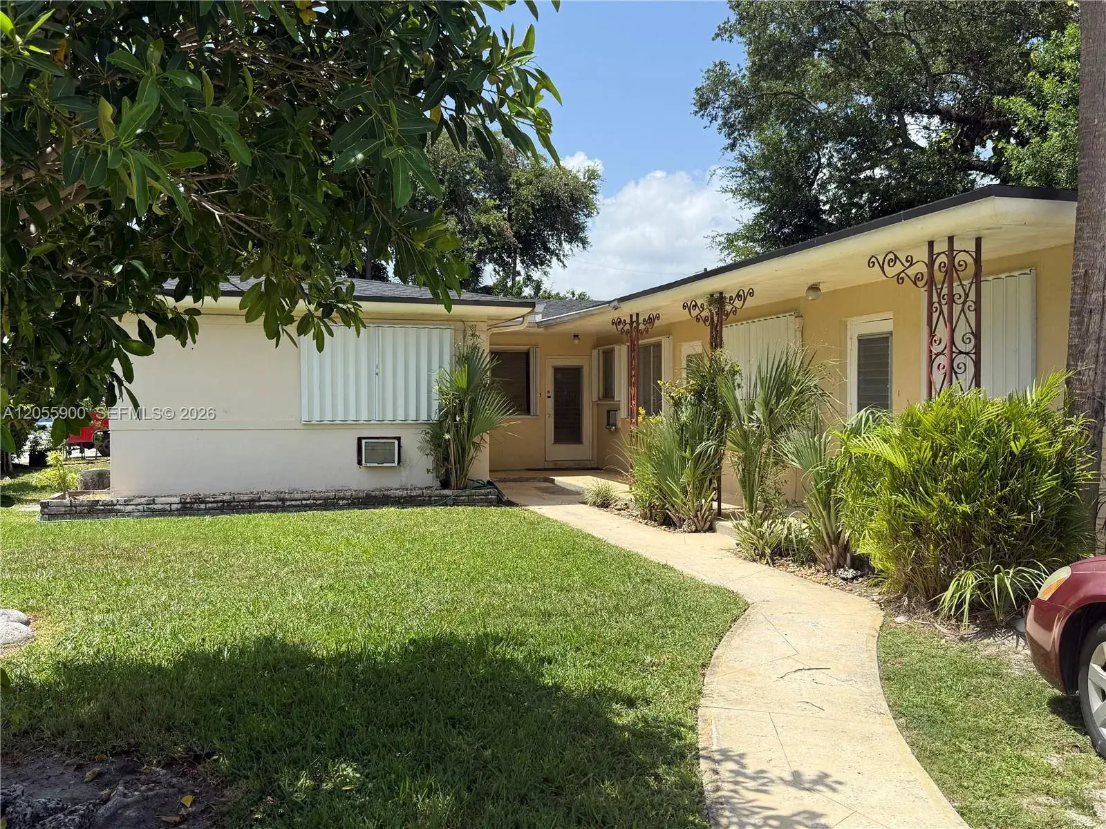 1570 NE 130th St, North Miami FL 33161