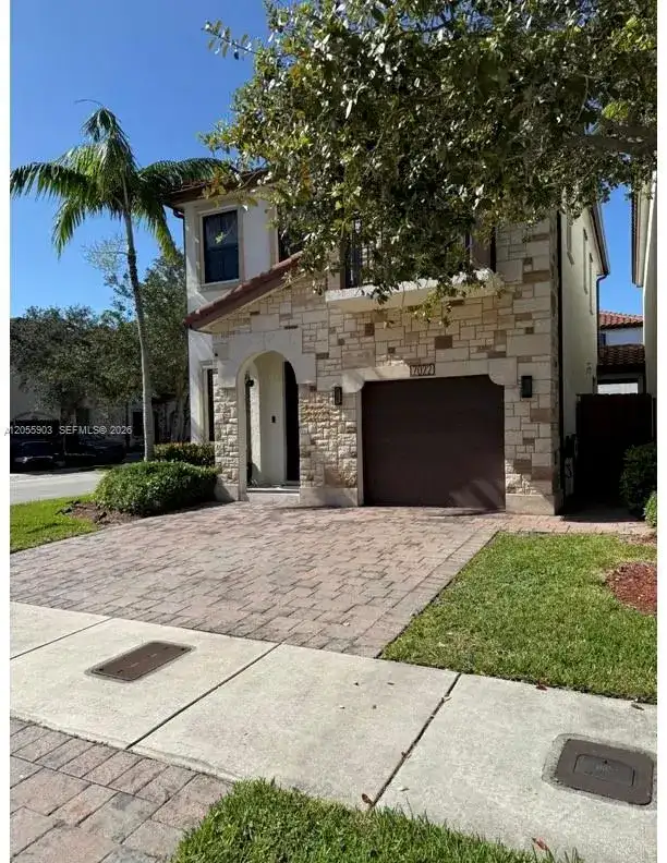 7022 NW 102nd Pl, Doral FL 33178 photo 4