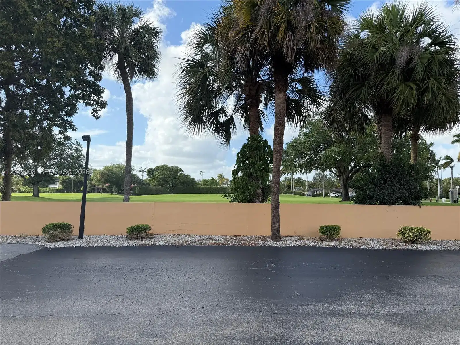 6932 Crown Gate Dr, Miami Lakes FL 33014 photo 2