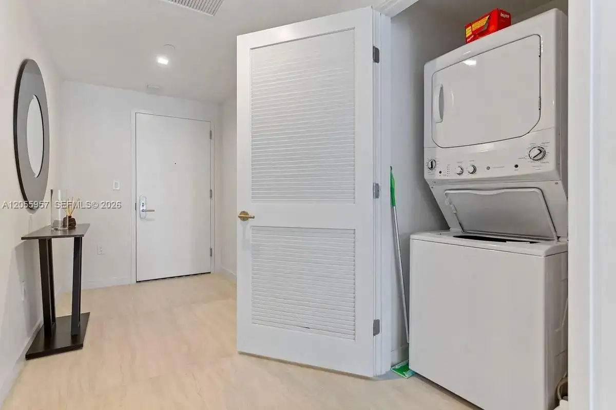 77 SE 5th Street # 3902, Miami FL 33131 photo 4