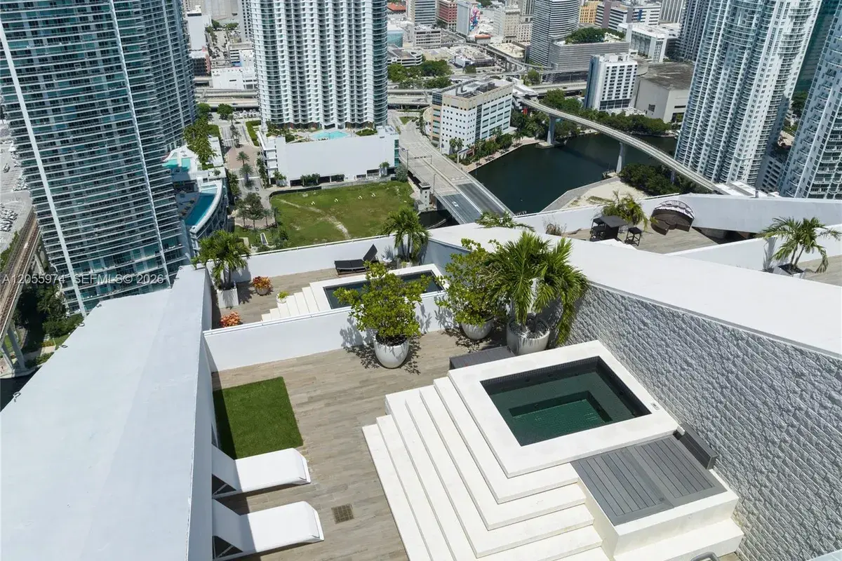 88 SW 7th St # 4303, Miami FL 33130