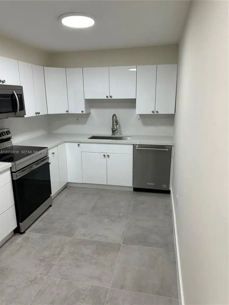 10090 NW 80th Ct # 1421, Hialeah Gardens FL 33016 photo 2