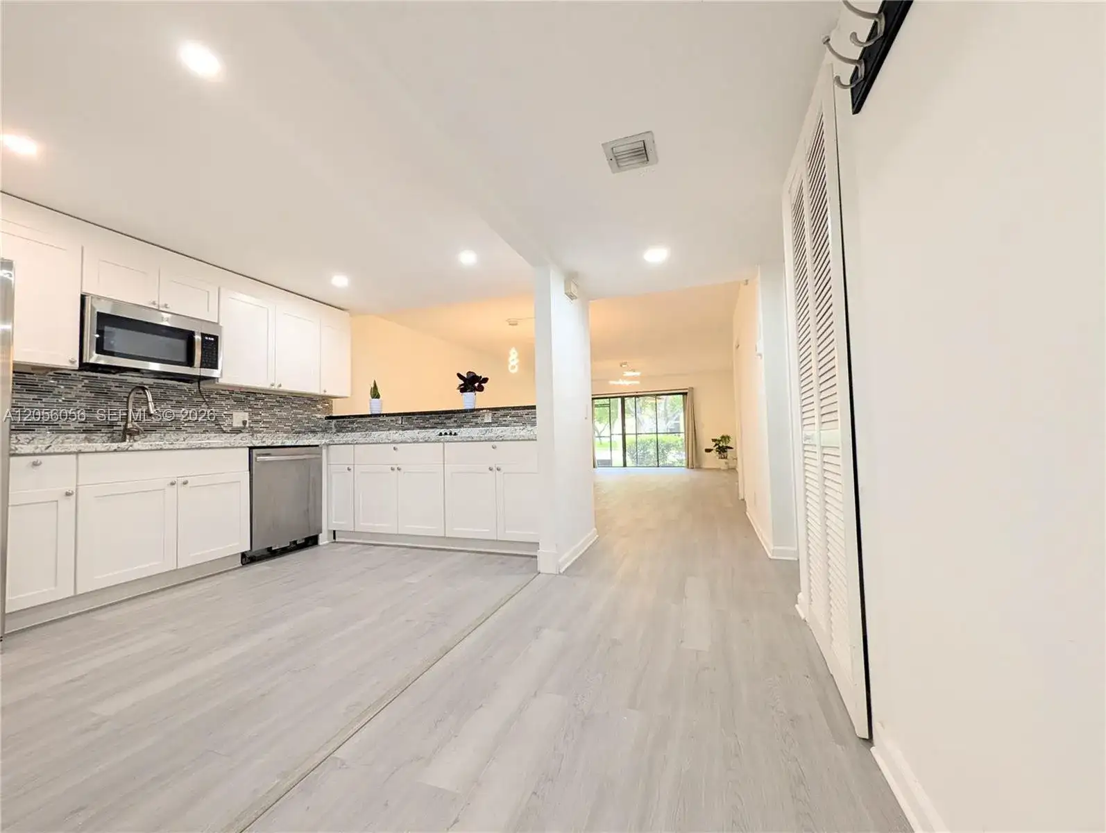 310 Lakeview Dr # 105, Weston FL 33326 photo 3