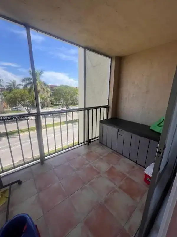 2000 Atlantic Shores Blvd # 404, Hallandale Beach FL 33009