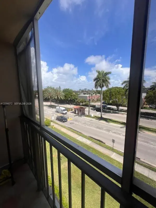 2000 Atlantic Shores Blvd # 404, Hallandale Beach FL 33009