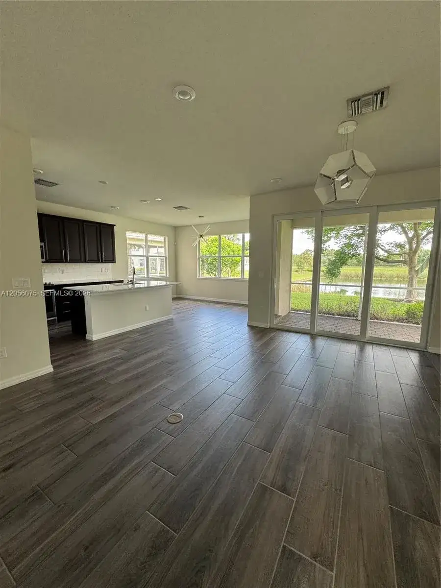 4729 Greenway Dr, Hollywood FL 33021 photo 3