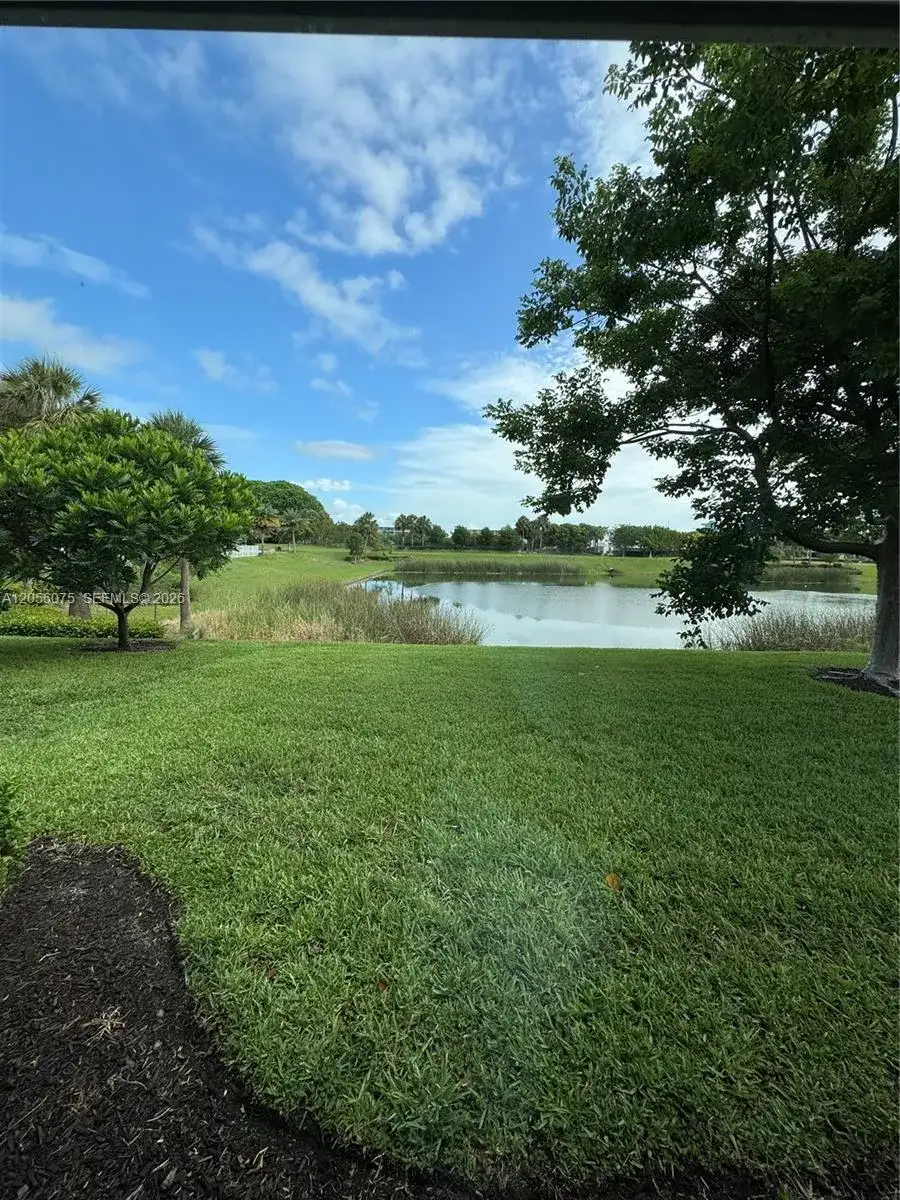 4729 Greenway Dr, Hollywood FL 33021 photo 4