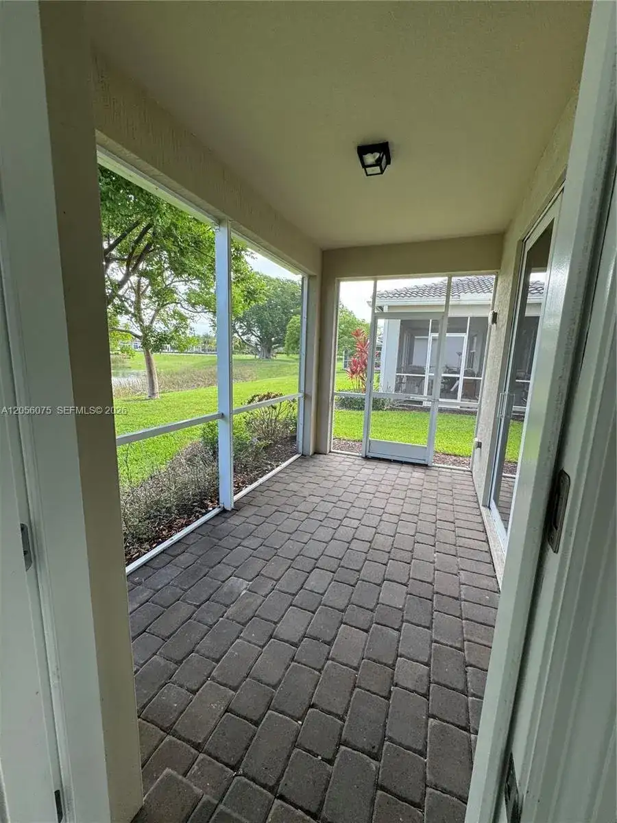 4729 Greenway Dr, Hollywood FL 33021 photo 5