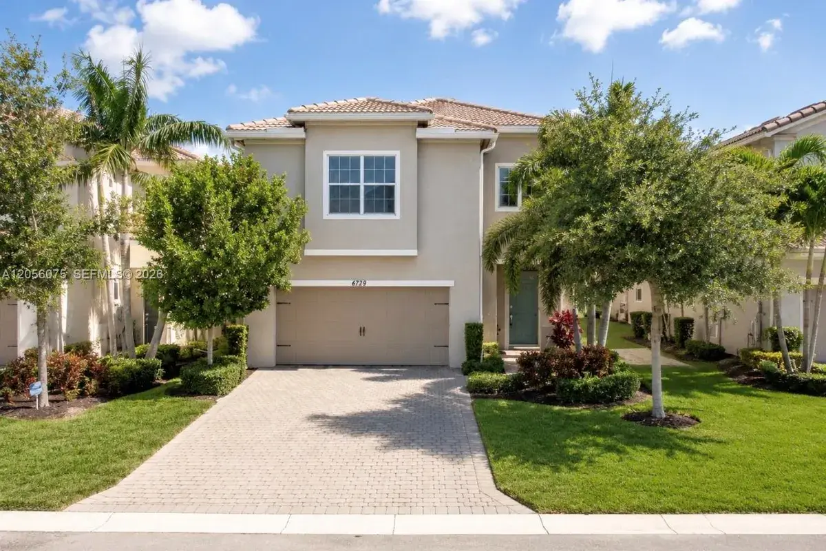 4729 Greenway Dr, Hollywood FL 33021