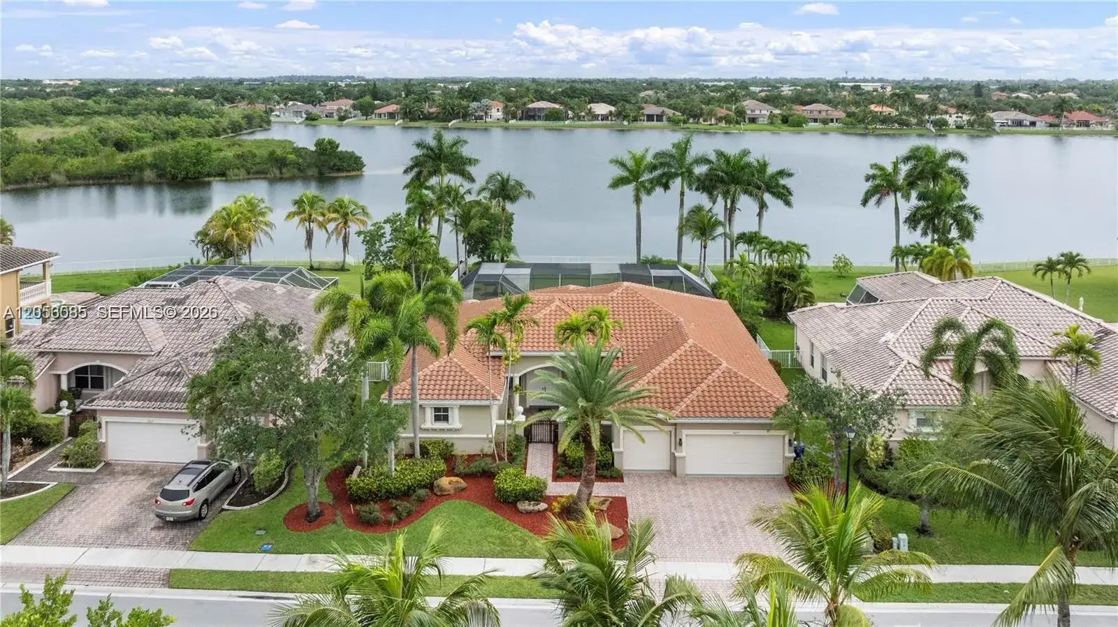 18659 SW 12th St, Pembroke Pines FL 33029 photo 2