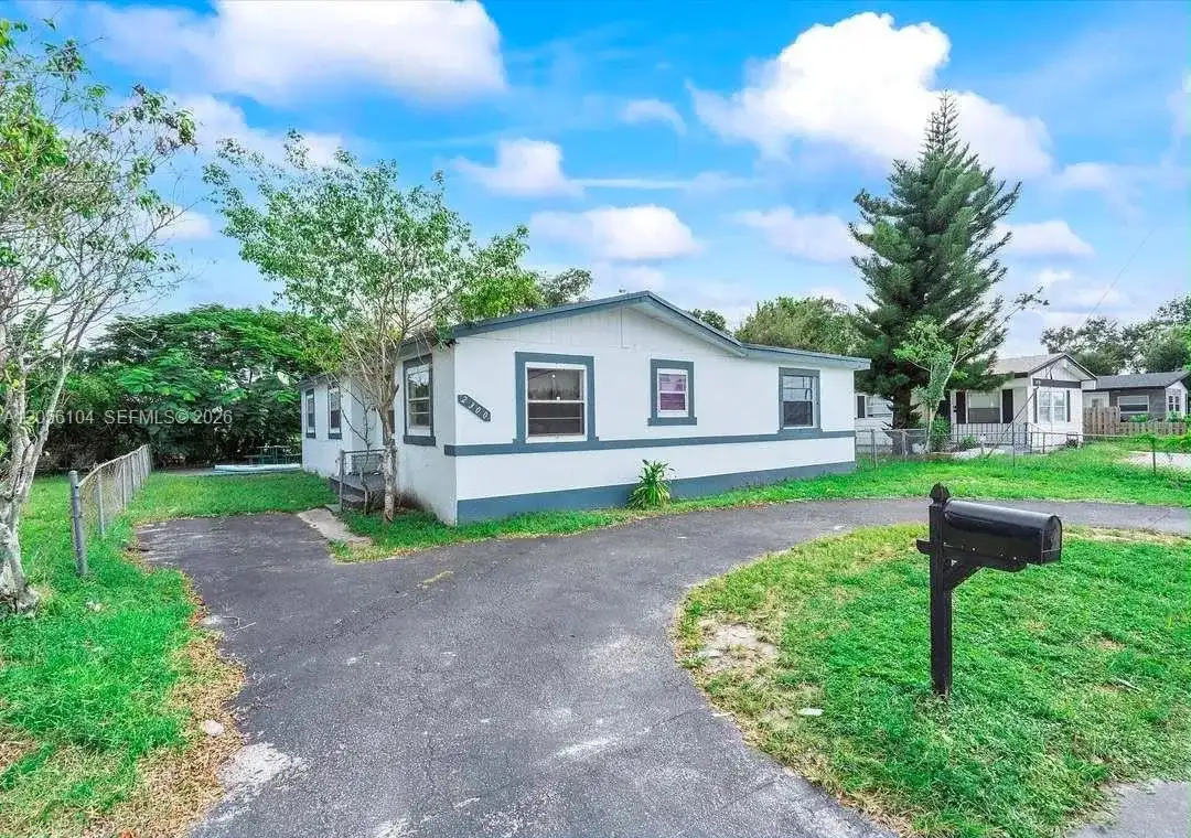 2300 NW Nw 31st ave # 0, Lauderdale Lakes FL 33311