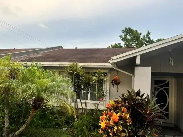 450 E Lakewood Cir E # B, Margate FL 33063