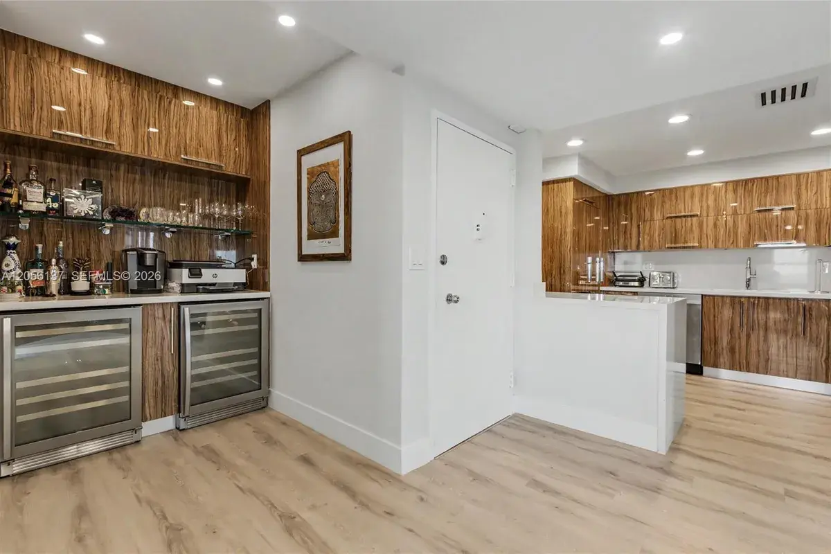 500 Bayview Dr # 822, Sunny Isles Beach FL 33160