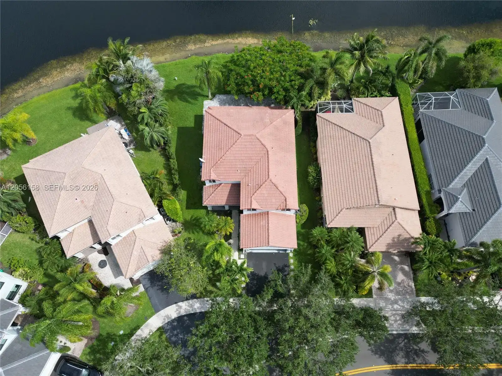 1216 Chinaberry Dr, Weston FL 33327