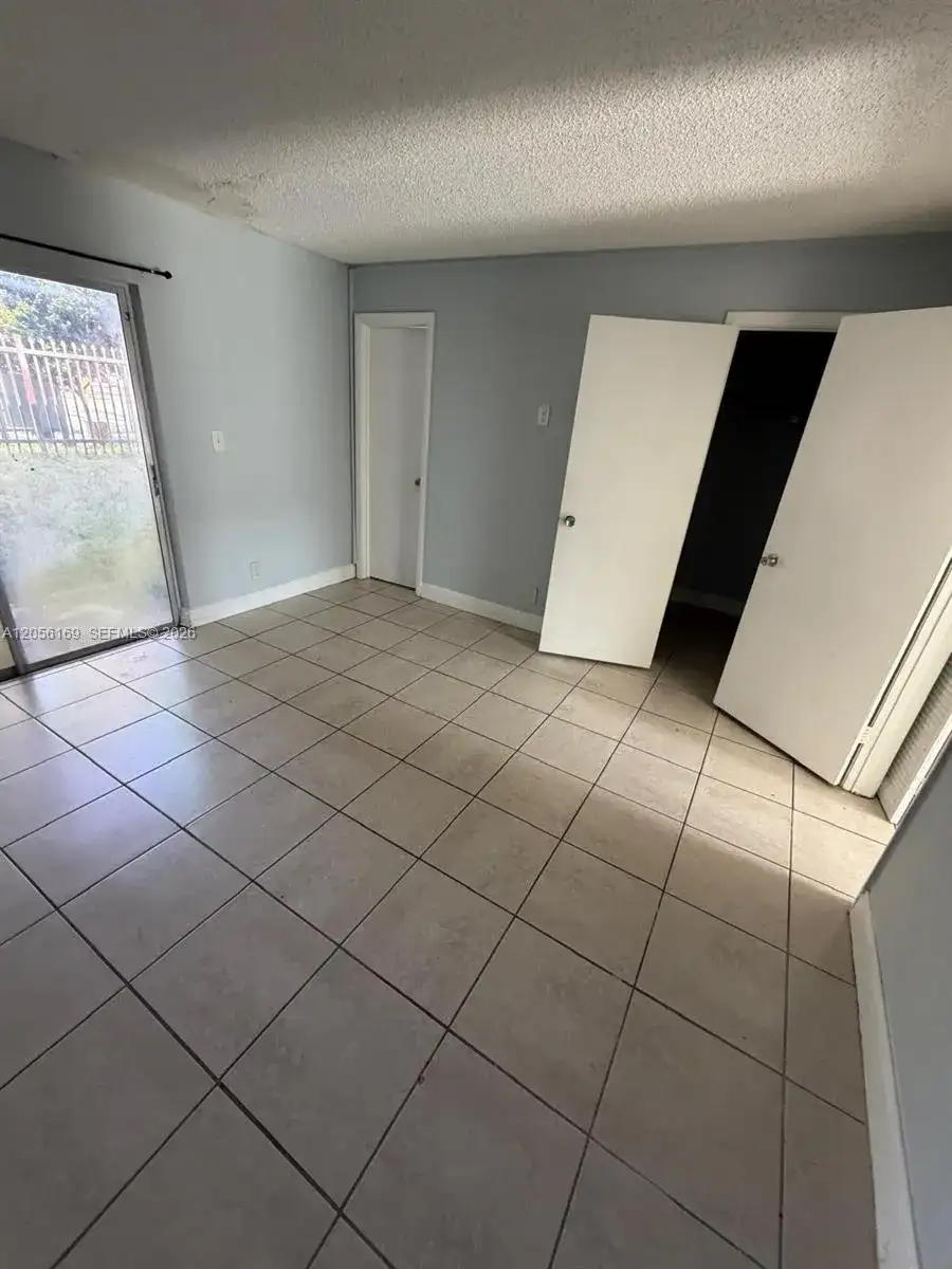 95 NE 41st St # N202, Oakland Park FL 33334 photo 2
