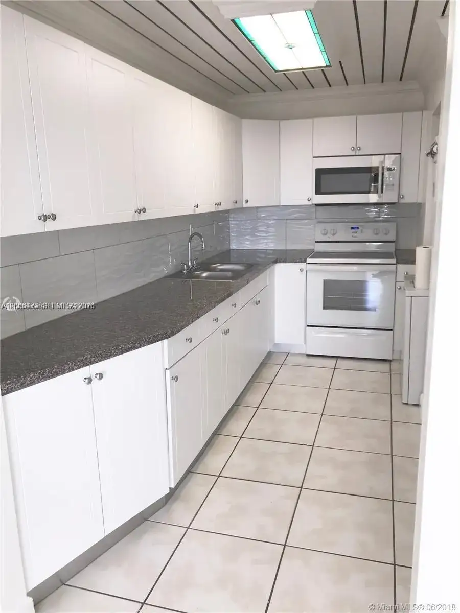 10000 NW 80th Ct # 2456, Hialeah Gardens FL 33016 photo 5