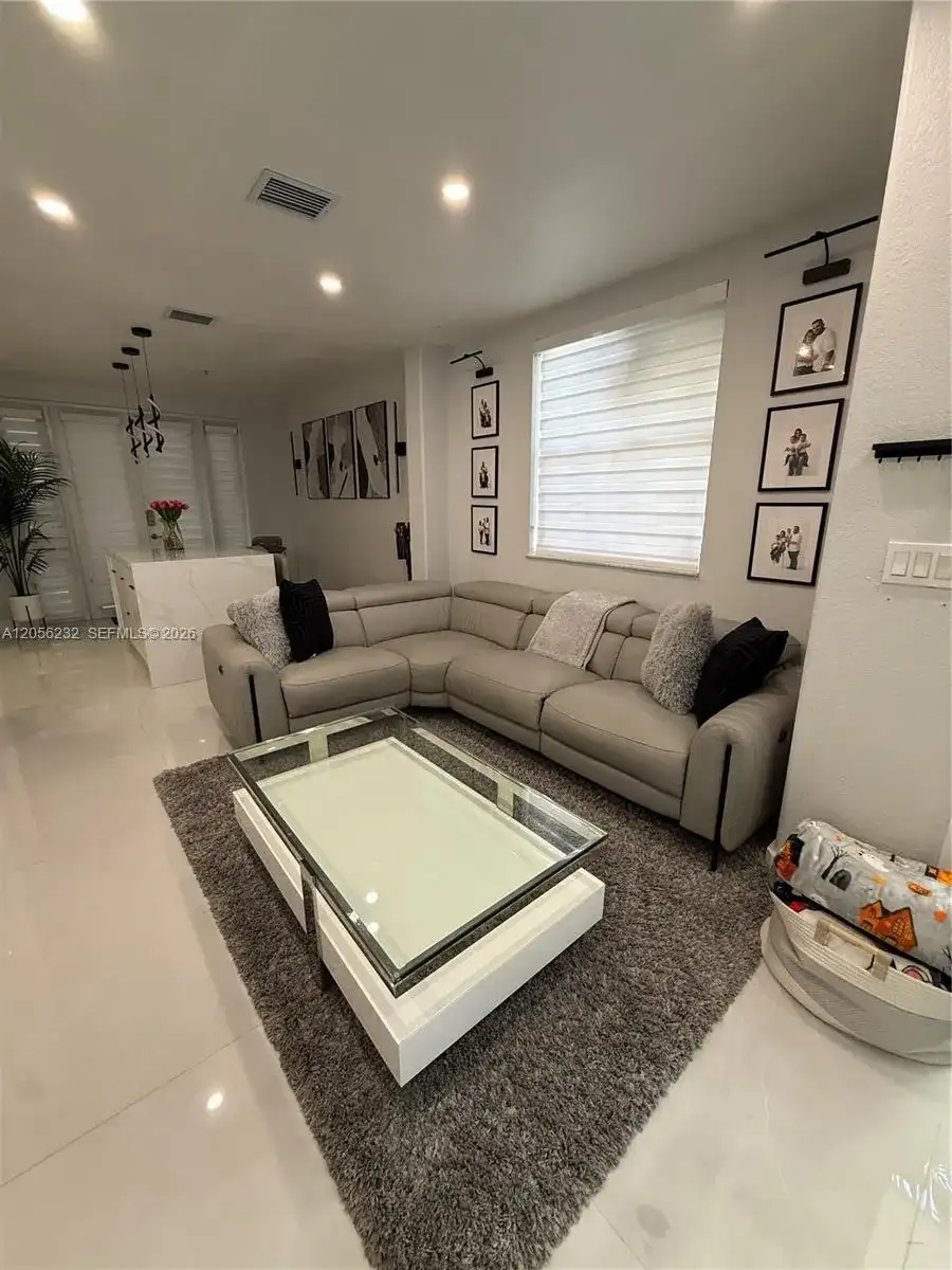 8037 W 36th Ave # 6, Hialeah FL 33018 photo 2